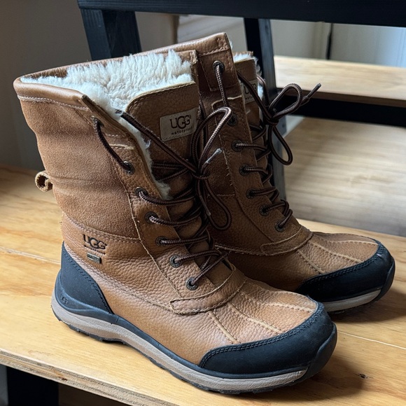 UGG Adirondack lll Tan and Black Fur-Lined Boots - Picture 2 of 6